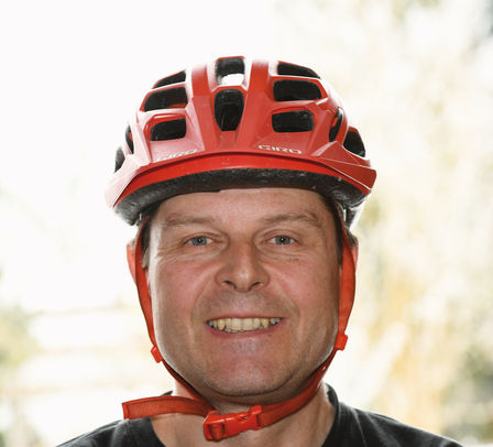 Martin Platter ist Geschäftsführer von ­Velosuisse, der Verei­nigung der Schweizer Veloimporteure sowie Leiter der Schweizer Fachstelle Velo und E-Bike. Der freie Journalist und Fotograf ist regelmässiger Mitarbeiter von easybiken und schreibt auch für andere Medien über Themen rund um das Bike.