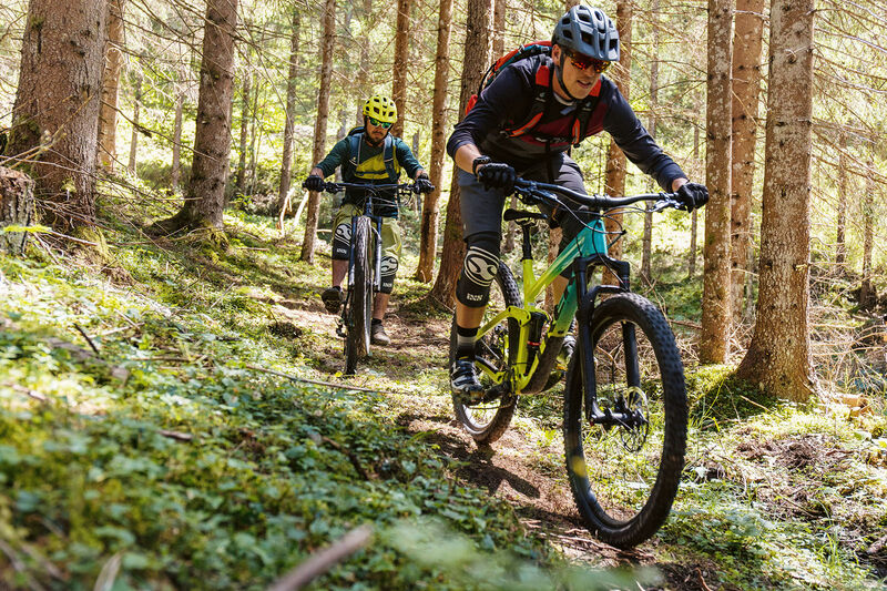 Trails unterschiedlicher Schwierigkeitsgrade lassen die Herzen der (E-)Biker höher schlagen und sorgen für Auf- und Abfahrten von genussvoll bis herausfordernd.