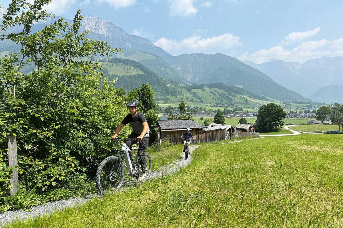 Gewusst wo: Bike-Guide Nicolas Wegs führt entlang lauschiger Wege vom Talboden hoch in den Bikepark.