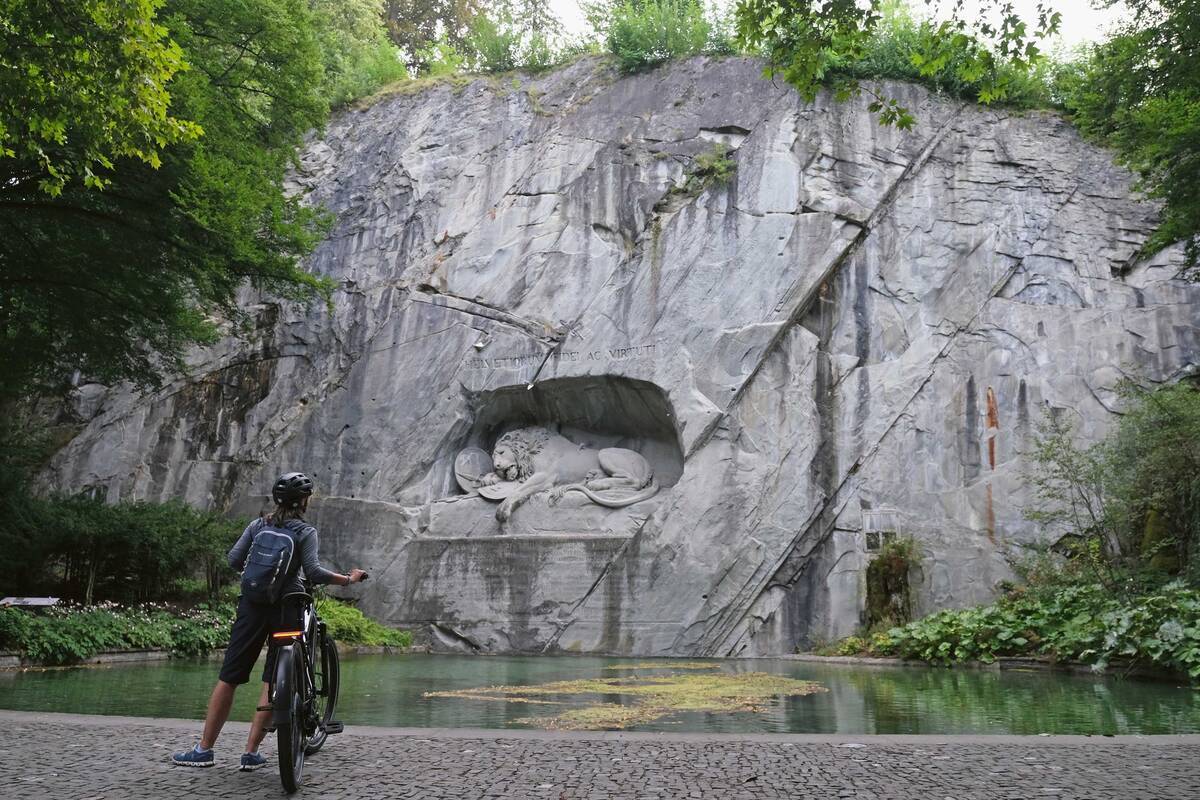 Das Denkmal des sterbenden Löwen erinnert an die 1792 in Paris gefallenen Schweizergardisten.